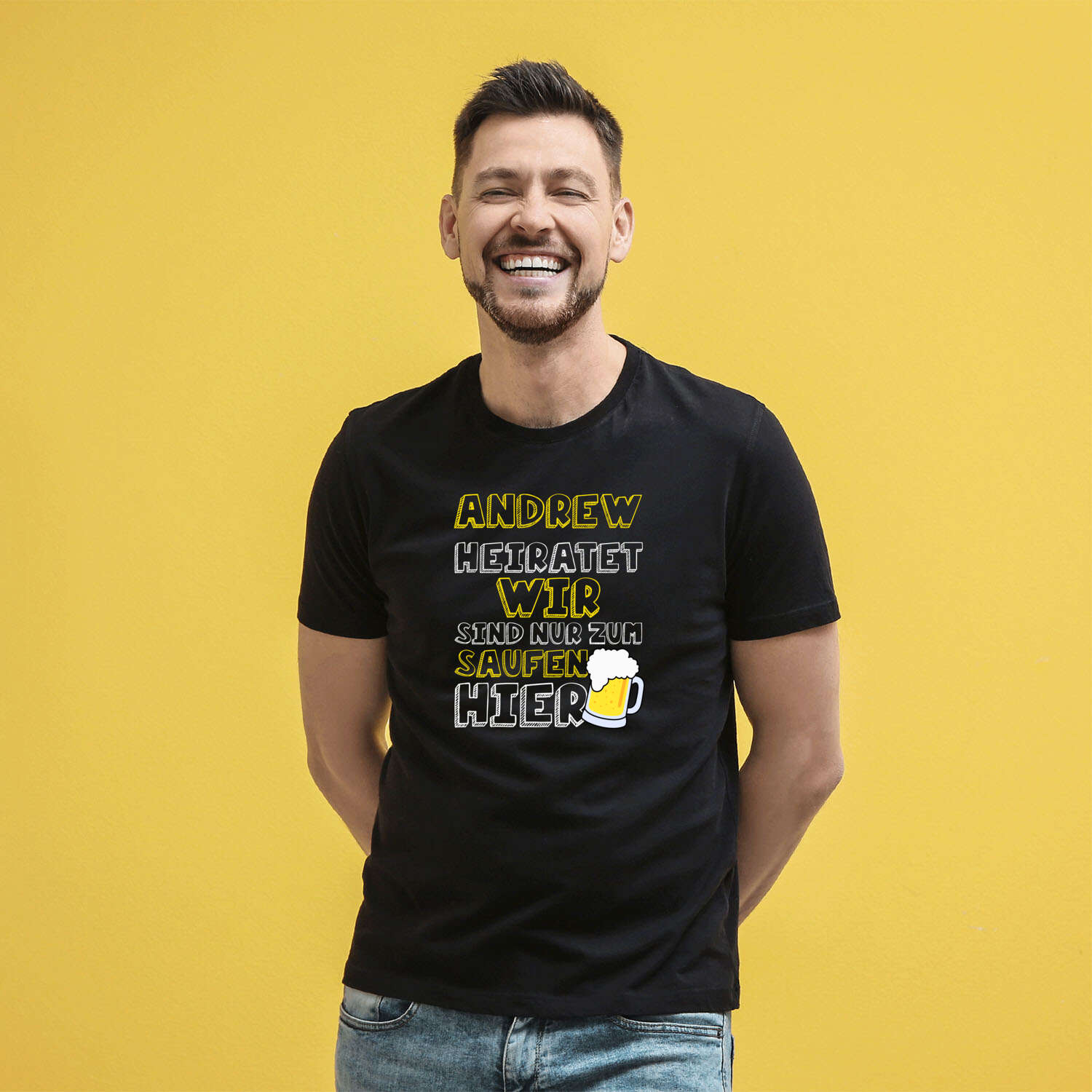 JGA T-Shirt »Wir sind nur zum Saufen hier« für den Namen »Andrew«